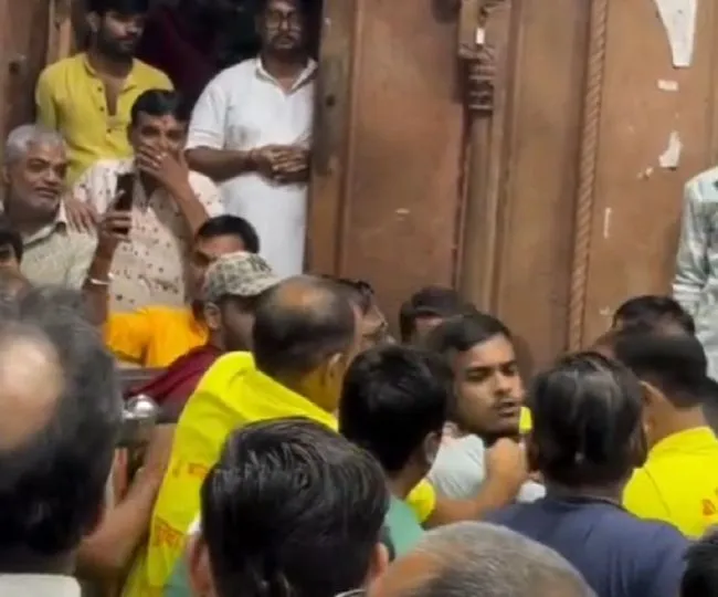 small fight banke bihari