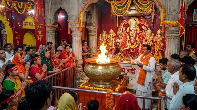 महाभारत के समय का वैष्णो देवी मंदिर,  नवरात्र पर उमड़ी श्रद्धालुओं की भारी भीड़; अखंड ज्योति बनी आस्था का केंद्र
