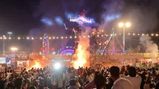 लाल किला मैदान में आयोजित नव श्री धार्मिक लीला कमेटी की रामलीला में रावण का दहन। फोटो: जागरण