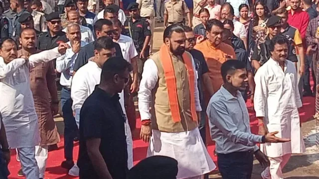 गार्ड ऑफ ऑनर के बाद गर्भगृह में पूजा! तेलडीहा मंदिर पहुंचे मुख्यमंत्री सम्राट चौधरी, डीएम को दिए विकास के निर्देश