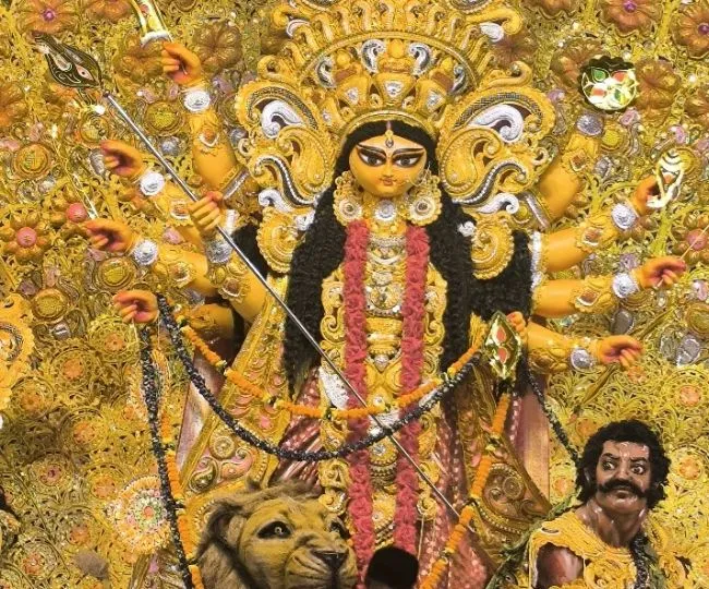 Bhagalpur Jubak Sangh Durga Puja Why Only Kishore Kumar Songs Play (2)