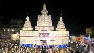 Bhagalpur Jubak Sangh Durga Puja : यहां लाउडस्पीकर पर गूंजते हैं किशोर दा के सदाबहार नगमे।