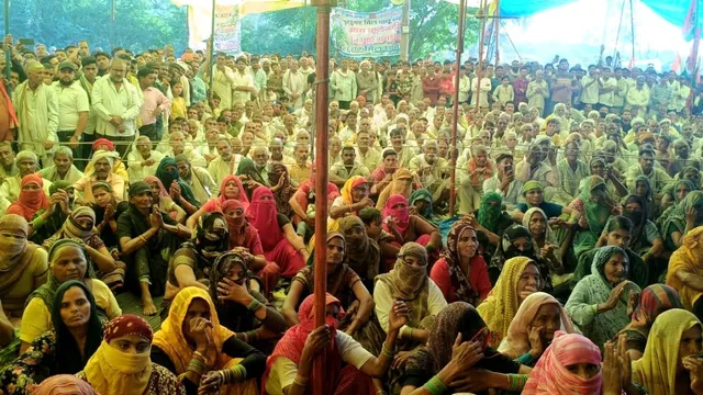 छाता चीनी मिल आंदोलन: मथुरा में पुतला दहन रोकने पर पुलिस और प्रदर्शनकारियों में झड़प
