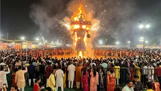 दशहरा मनाने की अलग-अलग परंपराएं (AI Generated Image)