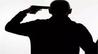 ठेकेदार ने लाइसेंसी पिस्टल से सिर में गोली मारी। (सांकेतिक फोटो)