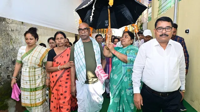 मां की अस्थियां विसर्जित कर नेमरा से रांची लौटे CM Hemant Soren, भाई बसंत से मिलने जा सकते हैं Singapore