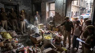 एआई जनरेटेड तस्वीर। पटाखा बनाने का अवैध धंधा