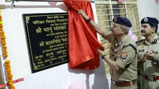 परिवार विवाद निवारण क्लीनिक का उद्घाटन करते एडीजी भानु भास्कर।