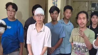 सुशांत सिटी कॉलोनी में विवाद के बाद अरुणाचल प्रदेश और सिक्किम के छात्र पुलिस को जानकारी देते हुए। फाइल फोटो