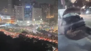 एक मूर्ति यू-टर्न पर जाम और कार की आग को बुझाते दमकलकर्मी।
