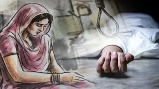 बहू ने पैर नहीं छूए तो सास ने दिए ताने (प्रतीकात्मक फोटो)