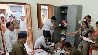 चोरों ने उड़ाए कैश और लाखों के जेवरात (एआई जेनरेटेड तस्वीर)
