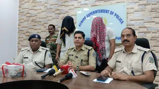 पुलिस ने खदेड़कर बाइक सवार 3 युवकों को दबोचा