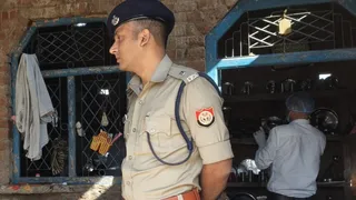 जांच के दौरान पहुंची पुलिस। फाइल