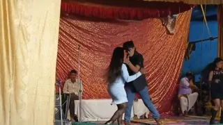कुरावली रामलीला मंच पर फिल्मी गानों पर डांस करते कलाकार। सौ. इंटरनेट मीडिया