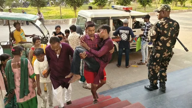 मुंगेर: पूजा कर लौट रहे श्रद्धालुओं के ई-रिक्शा में ट्रैक्टर ने मारी टक्कर, बच्चे समेत 4 जख्मी; ड्राइवर गिरफ्तार