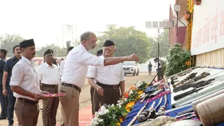 आरएसएस का विजयदशमी कार्यक्रम में शामिल हुए दैनिक जागरण के प्रधान संपादक संजय गुप्त