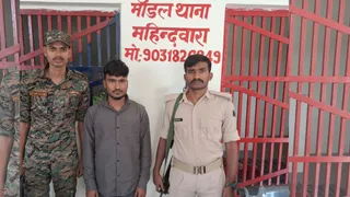 पुलिस हिरासत में बदमाश चुन्नू कुमार। फोटो सौजन्य: पुलिस