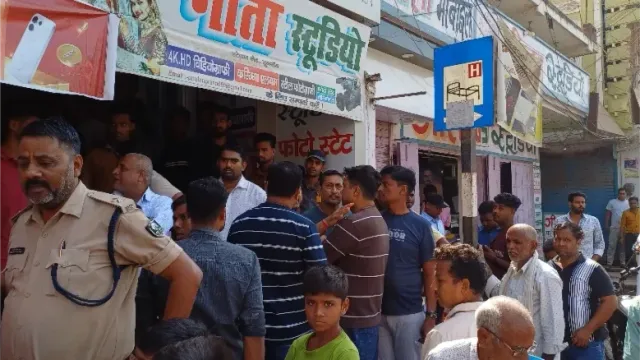 बक्सर में पुलिस कंट्रोल सेंटर के पास मोबाइल दुकान में बड़ी चोरी, शटर तोड़ 40 लाख की संपत्ति पार
