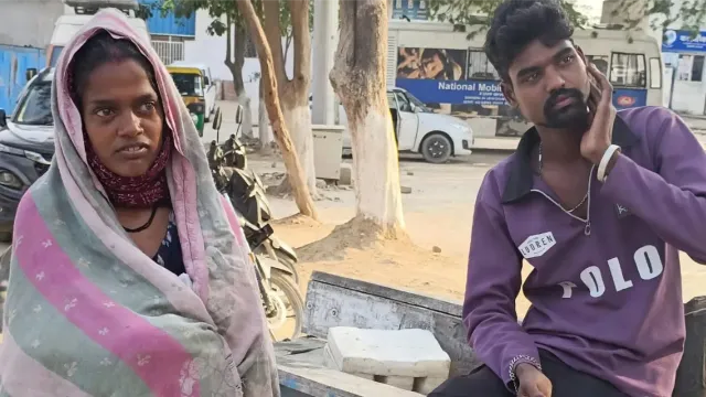 फरीदाबाद में महिला की बीच सड़क पर डिलीवरी, प्रसूता ने खुद ही काटी नाल
