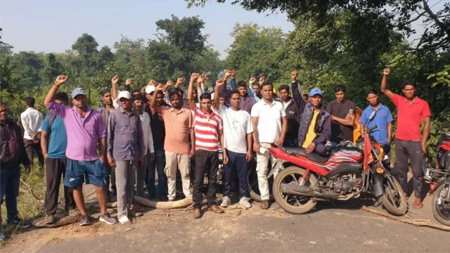 रामगढ़ में मेला घूमकर लौटते समय पत्नी से हुआ विवाद, तो गाड़ी से उतरा युवक; सुबह सड़क किनारे मिला शव
