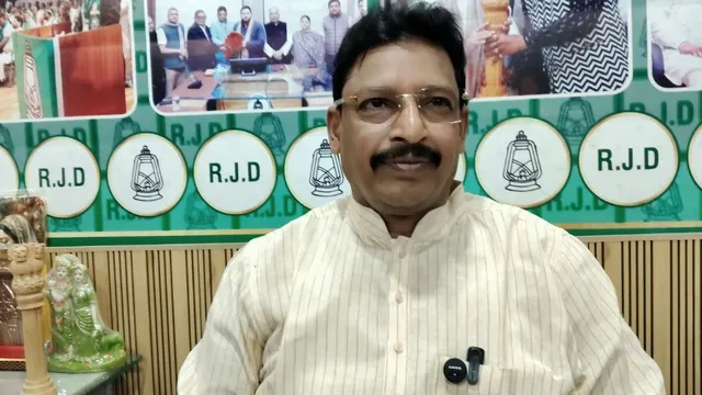 फोरलेन के लिए CM सम्राट को बधाई, फिर चुनाव आयोग पर बरसे RJD सांसद; बारुण में लगेगा 750 करोड़ का सोलर प्लांट
