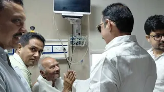 आईजीआईएमएस में वशिष्ठ नारायण सिंह से मिलने पहुंचे अनंत सिंह। सौ-एक्स