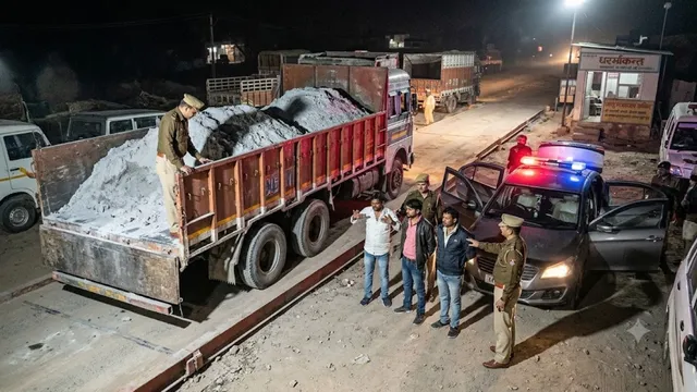 काजल बनाने वाली राख की चोरी: पायलट कार से हो रही थी एस्कॉर्टिंग, औरंगाबाद पुलिस ने 3 को दबोचा