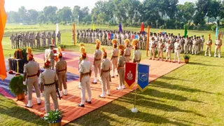 शहीदों को श्रद्धांजलि अर्पित करते एसएसबी के अधिकारी और जवान। सौ. एसएसबी