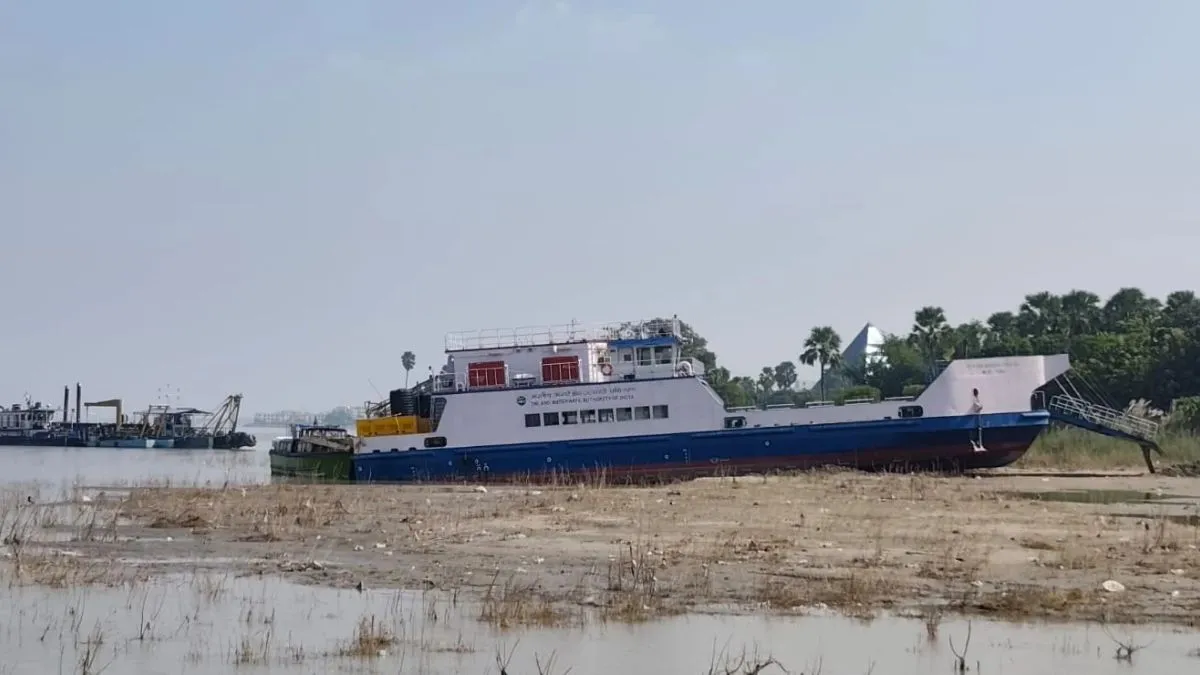 Bhagalpur MV Rajendra Prasad Ship Stuck Airbags Coming (1)