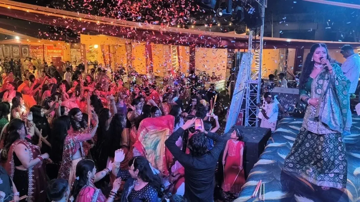 Bhagalpur Navrang Navratri Manish Mayur DJ Kayda Dazzle Anchor Anshika Gupta (12)