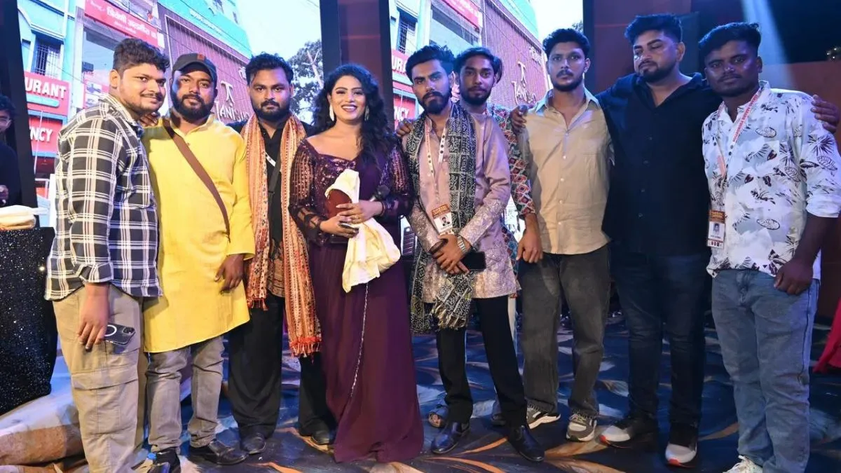 Bhagalpur Navrang Navratri Manish Mayur DJ Kayda Dazzle Anchor Anshika Gupta (4)