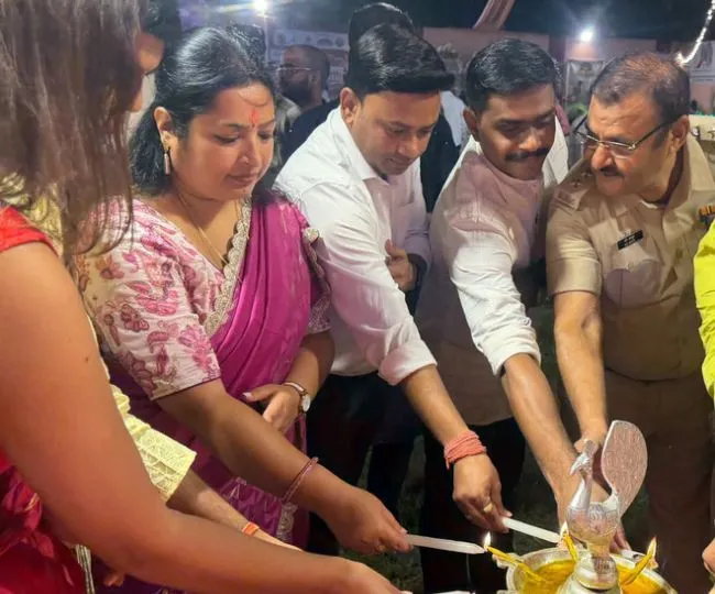 Bhagalpur Navrang Navratri Manish Mayur DJ Kayda Dazzle Anchor Anshika Gupta (5)