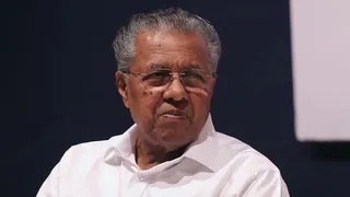 सुप्रीम कोर्ट ने CMRL रिश्वत मामले जांच पर एक हफ्ते की रोक लगाई