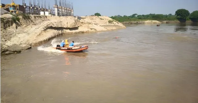 फतेहपुर में मूर्ति विसर्जन बना काल, 12 लोग डूबे, चचेरे भाइयों समेत तीन की मौत, तीन लापता
