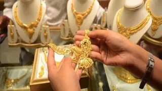 सोने की कीमतों में 10,000 रुपये प्रति 10 ग्राम की गिरावट