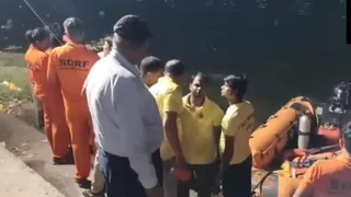 कोटा में मूर्ति विसर्जन के लिए जा रही नाव पलटी (फोटो-एएनआइ)