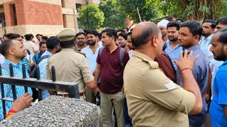 उत्तर प्रदेश अधीनस्थ सेवा चयन आयोग (यूपीएसएसएससी) के सामने प्रदर्शन