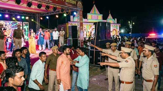सिवान में दुर्गा पूजा के दौरान अश्लील गानों पर डांस, समिति अध्यक्ष समेत 13 पर FIR
