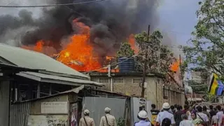 मणिपुर में दर्जनों घर जलाए गए। (फोटो-सोशल मीडिया)