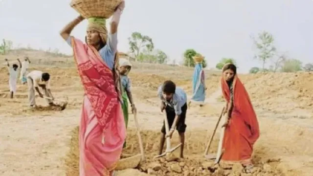 पश्चिमी सिंहभूम में 15 ग्राम रोजगार सेवक बर्खास्त, ग्रामीण विकास में लापरवाही पर एक्शन 
