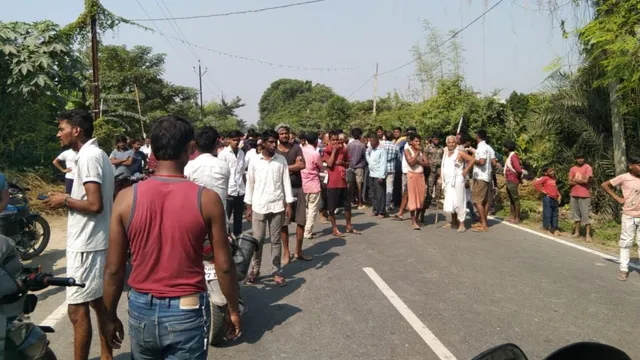 समस्तीपुर में सड़क पार करते समय काल बनी अज्ञात गाड़ी, 18 साल के संतोष की मौत, विरोध में सड़क जाम