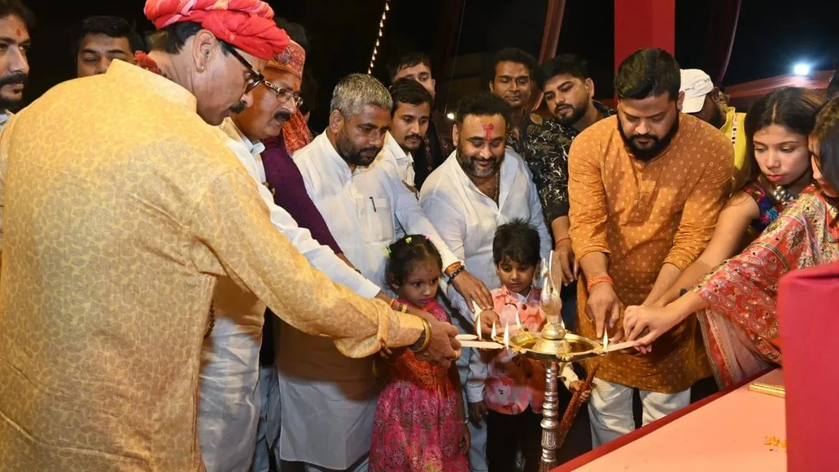 bhagalpur navrang navratri manish mayur dj kayda dazzle anchor anshika gupta (14)