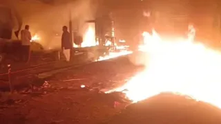 गद्दा फैक्ट्री में लगी आग।