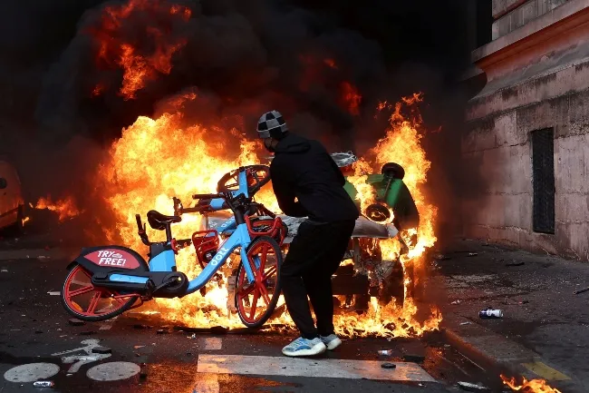france protest (1)