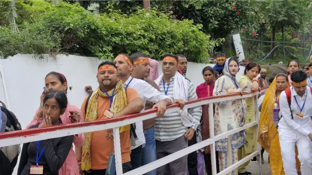 मां वैष्णो देवी के दर्शन करने जा रहे हैं? नवरात्र के बाद घटी श्रद्धालुओं की संख्या, जानें यात्रा का हाल
