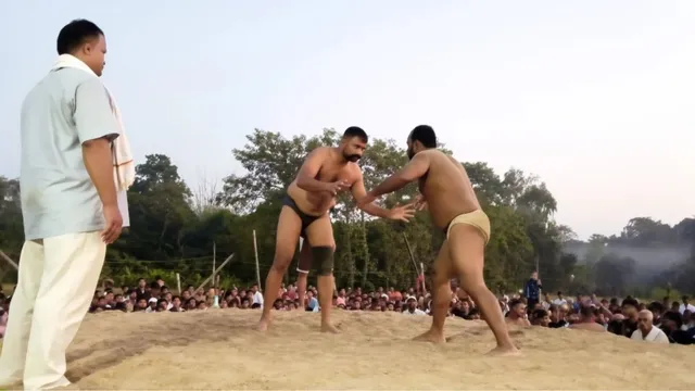 मधुबनी में आयोजित दो दिवसीय दंगल में लौकही के कृष्णदेव ने राजस्थान के पहलवान को चटाई धूल