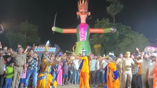 चुनार में विजयादशमी पर रावण दहन, प्रभु श्रीराम के तीर से चूर हुआ दशानन का अहंकार।