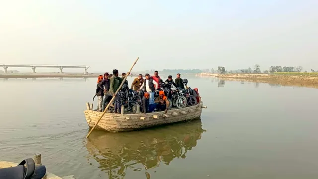 2 साल पहले Google Map के कारण गई थी 3 जानें, फिर भी अटका मुढ़ा पुख्ता पुल का बजट; जान जोखिम में डाल नदी पार कर रहे लोग
