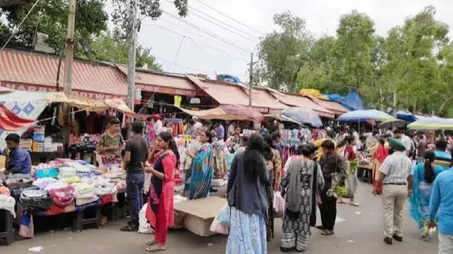 चंडीगढ़ में खरीदारों के लिए अच्छी खबर, पारंपरिक बाजारों की ई-काॅमर्स से टक्कर, बांट रहे स्कूटर-कार के लकी ड्राॅ कूपन